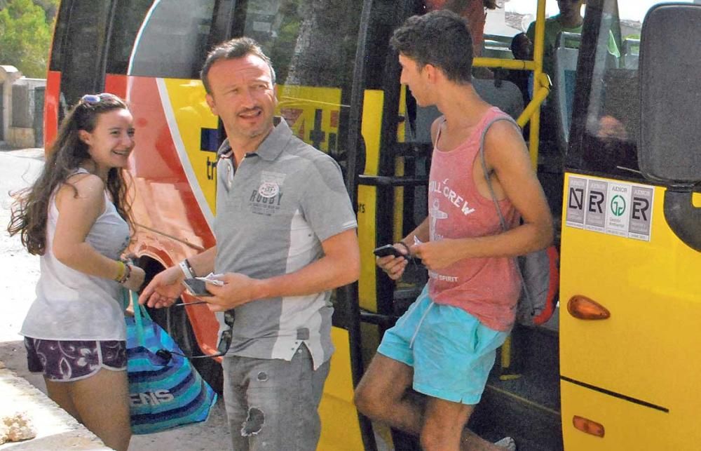 Los nuevos buses lanzadera a ses Covetes