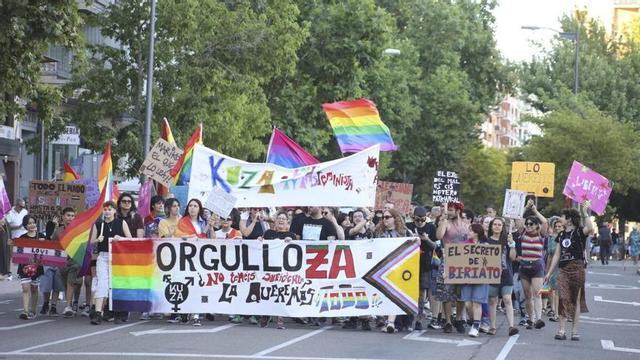 Manifestación del Día del Orgullo LGTBI+ en Zamora, organizada por el colectivo Kuza.  | ALBA PRIETO