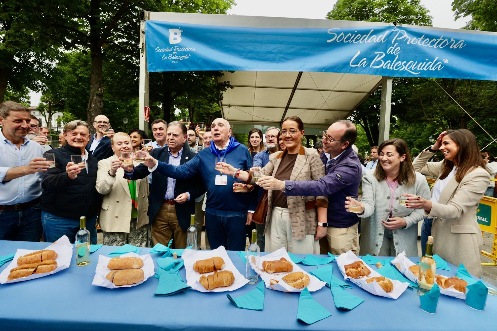 EN IMÁGENES: Así vive Oviedo su fiesta de Martes de Campo