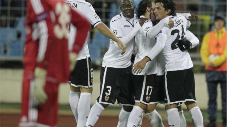 Albelda acude a celebrar 
un gol con Cissokho, 
Guardado, Soldado  y 
Tino Costa
j. m. lópez/superdeporte
