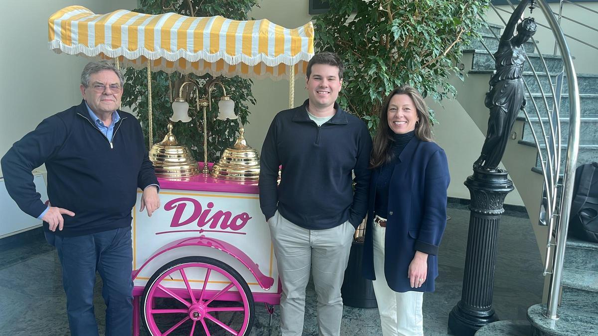 Valter Rosso, amb el seus fills Stefano i Sara, a la seu central de Gelati Dino a Empuriabrava