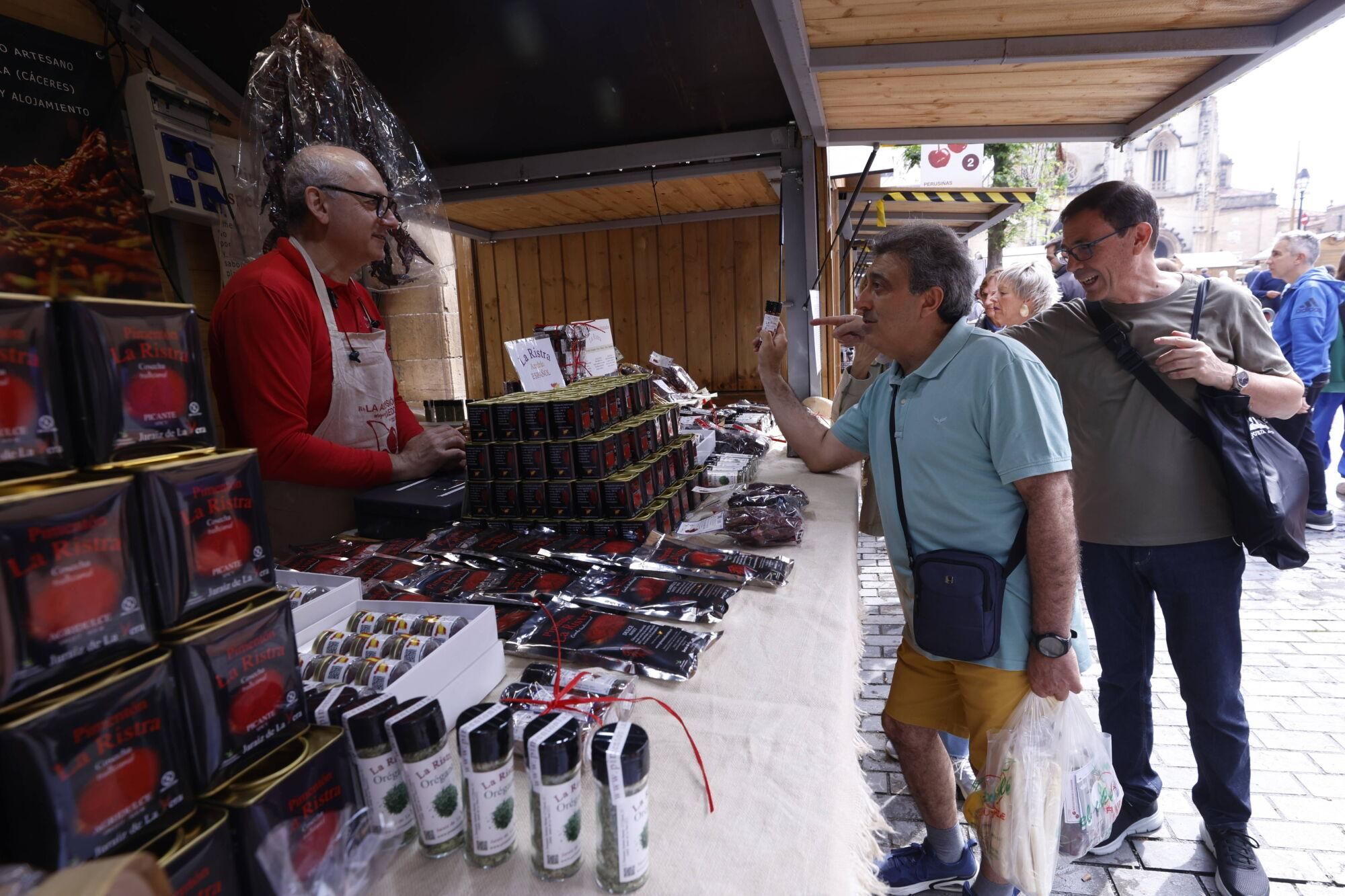 Apertura del mercadillo de la Ascensión y visita del alcalde