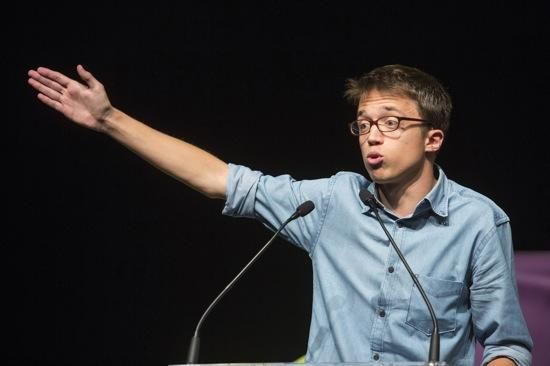 Errejón i Iglesias s'enganxen a Twitter.