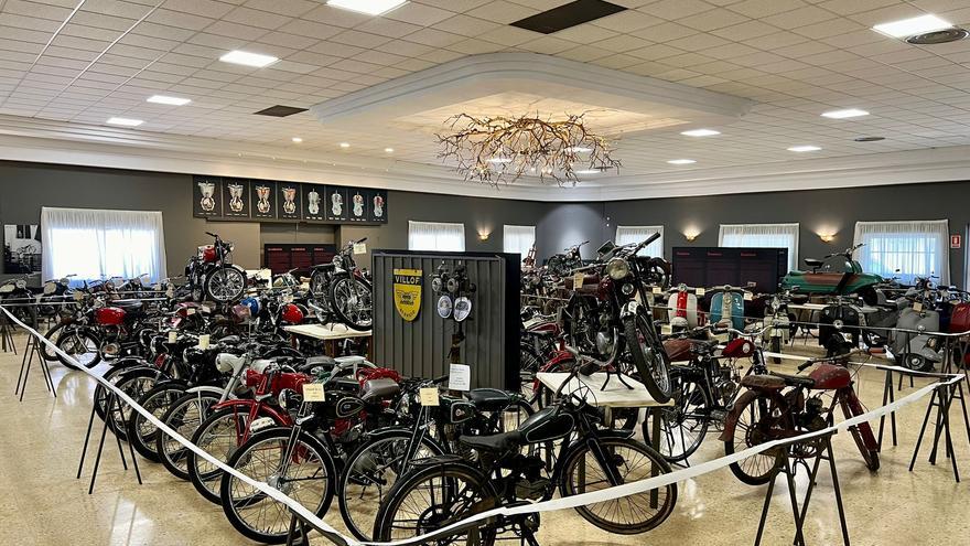 Riola exhibe la mayor colección de motos valencianas
