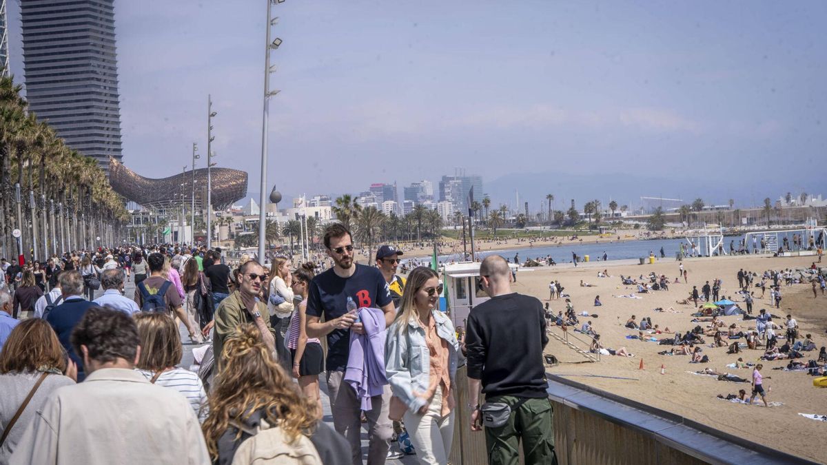 El turismo 'last minute' y la inestabilidad internacional reducen el precio medio de las habitaciones en Barcelona