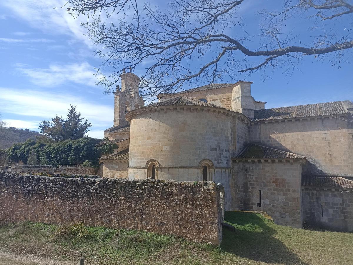 Vista de uno de los ábsides de la iglesia original del monasterio de Santa María la Real de Sacramenia.