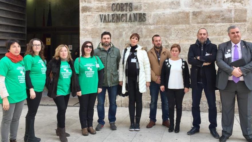 La diputada Ventura con colectivos educativos