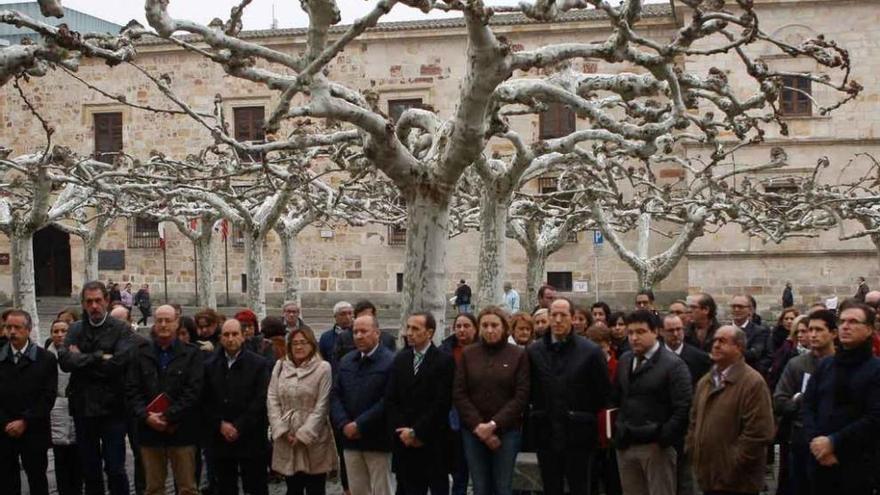 Zamora condena los atentados en París con concentraciones silenciosas