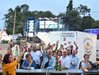 Los barrios de Gijón festejan en casa  y a mesa puesta