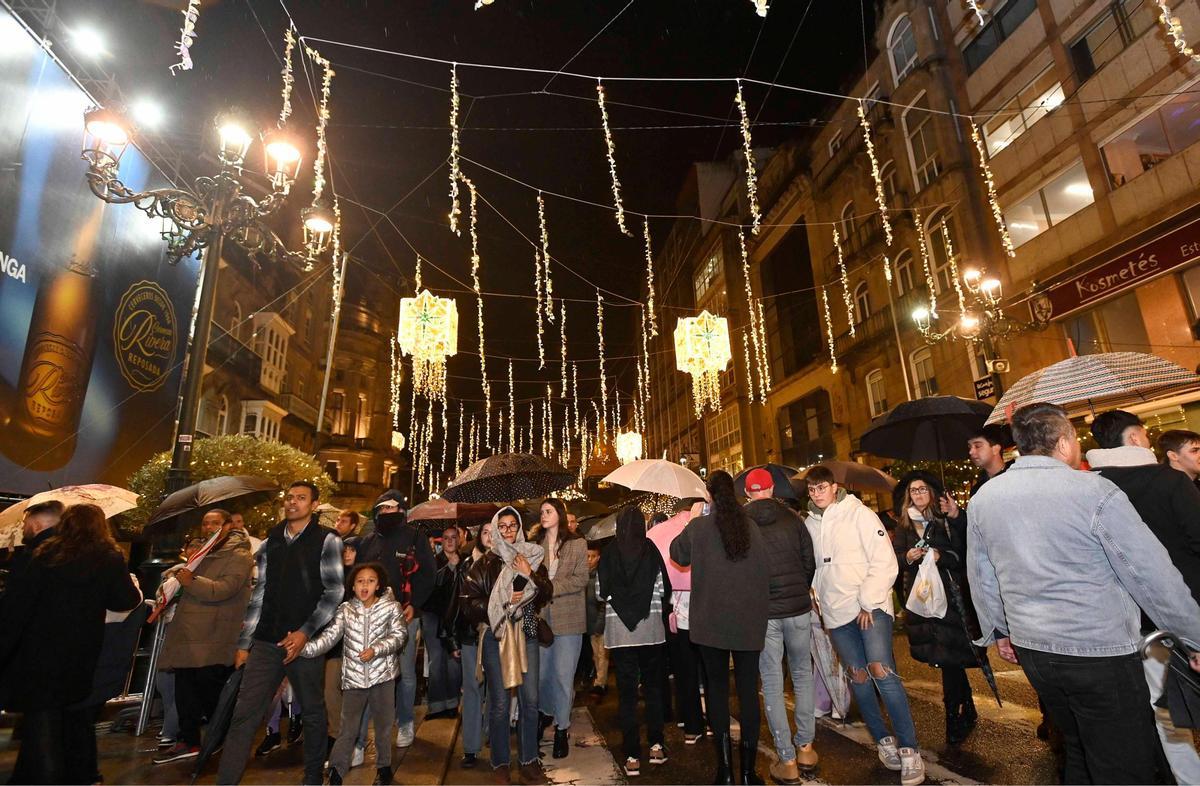 Vigo enciende la Navidad más grande de su historia ante miles de personas