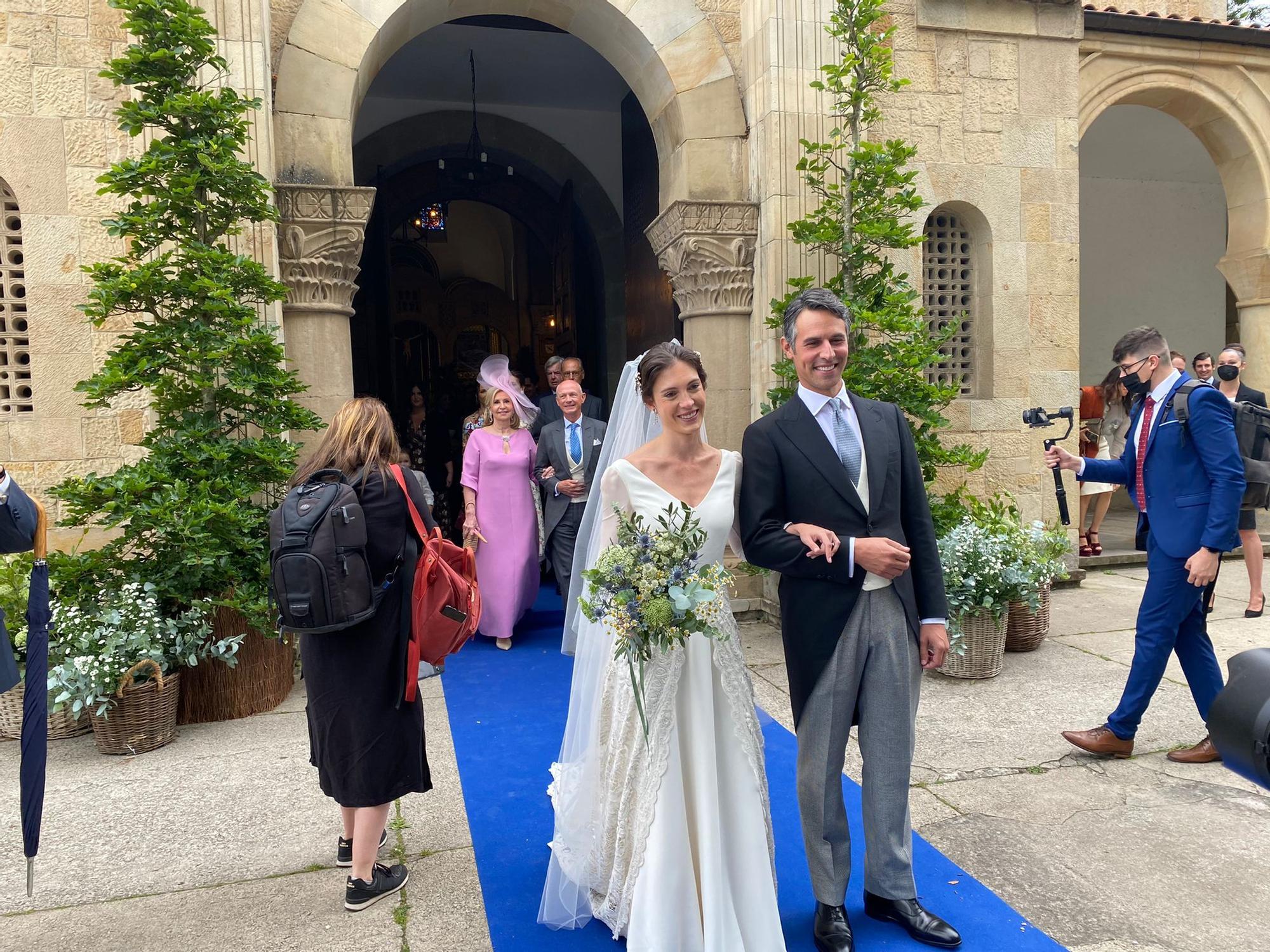 La boda de la "jet set" en Gijón: Pedro Bravo y Carlota Pérez-Pla se dan el sí quiero