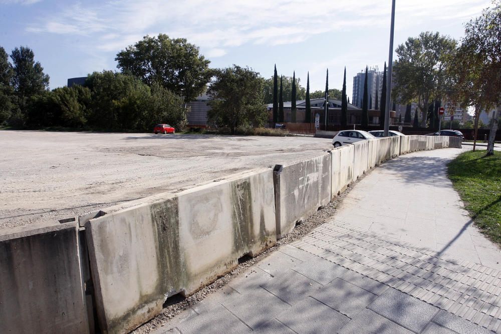 Tanquen el solar situat entre l'Auditori i el pont de Fontajau