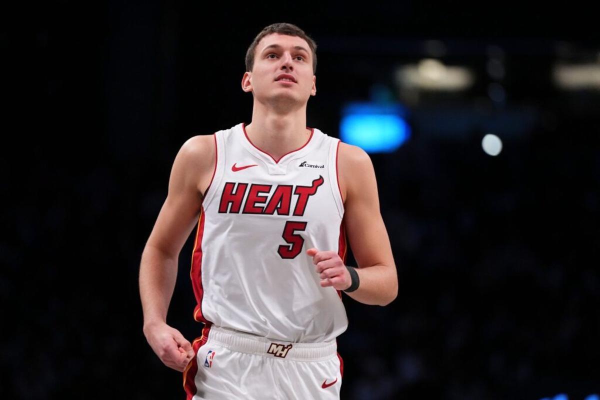 Nikola Jovic (Miami Heat  NBA)