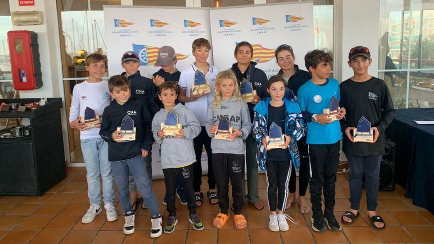 Carlota Marí y Gerard Ribas cogen chapa en la Copa balear de optimist