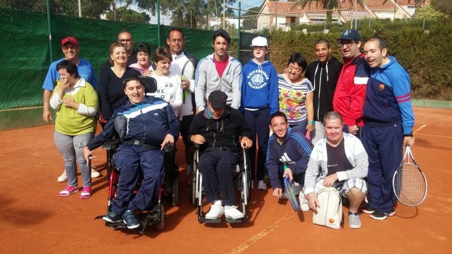 El colegio Alpe visita el Club de Tenis Torrevieja
