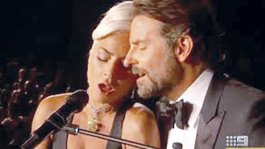 Bradley Cooper y Lady Gaga, en los Óscar. // FdV