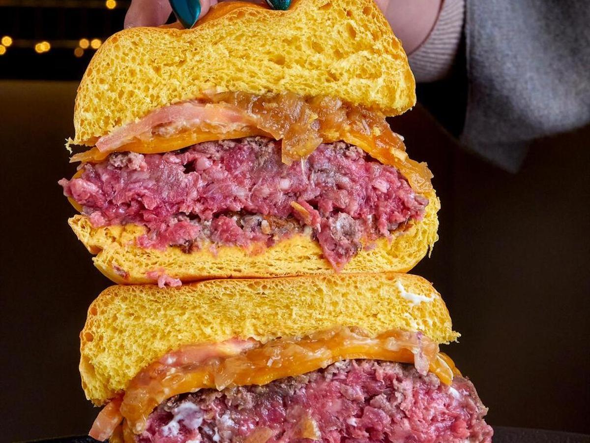 Una de las hamburguesas cordobesas premiadas