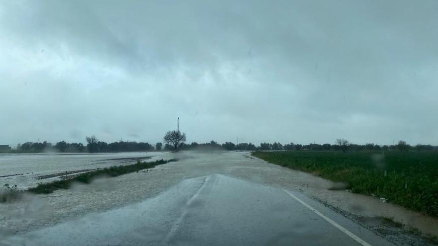 Carretera entre Borrassà i Vilafant afectada per la pluja