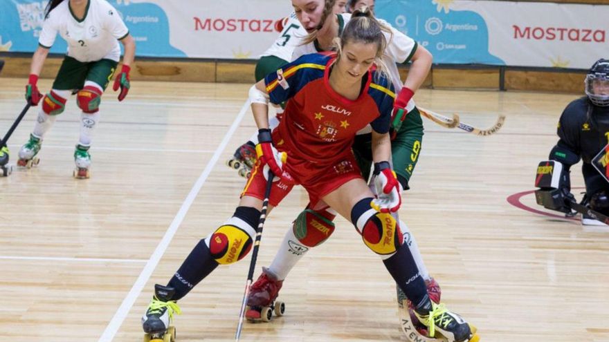 Mariona Colomer, en primer término, en un partido con España. | J. VINYA