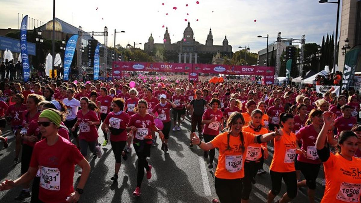 Más de 20.000 mujeres corren contra el cáncer de mama en Barcelona