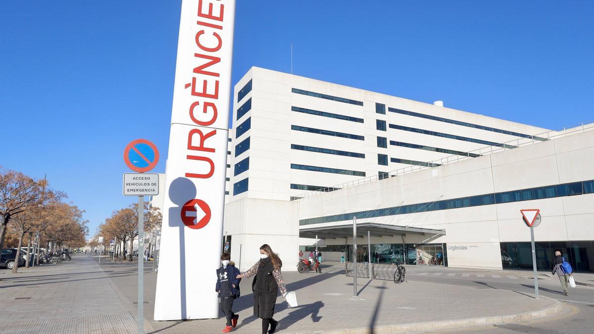 Entrada de Urgencias de la Fe, el centro que registra más denuncias, en una imagen de archivo.