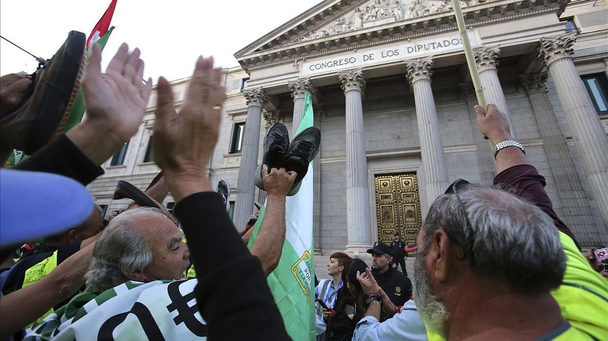 Concentración de pensionistas ante el Congreso de los Diputados en octubre del 2019.