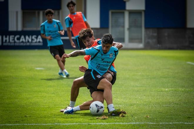 El CD Tenerife gana al CD Tenerife B en la primera prueba de pretemporada
