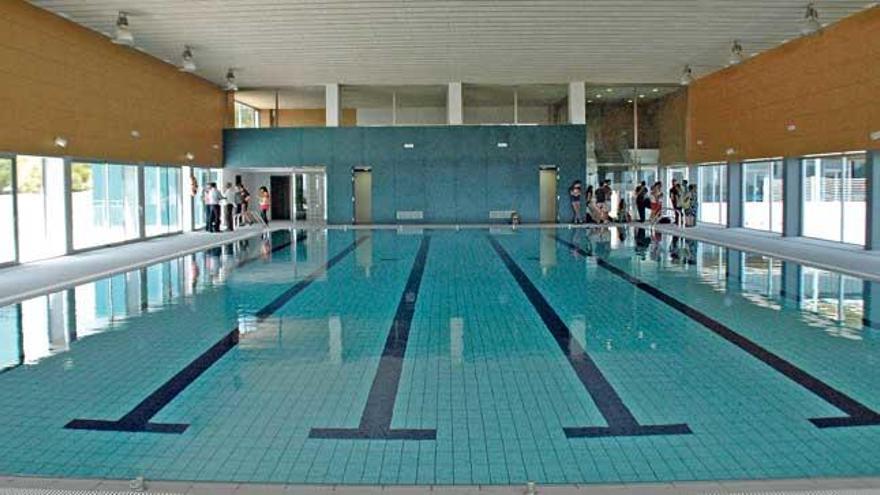 Piscina cubierta del polideportivo Es Pinaró de Son Servera.