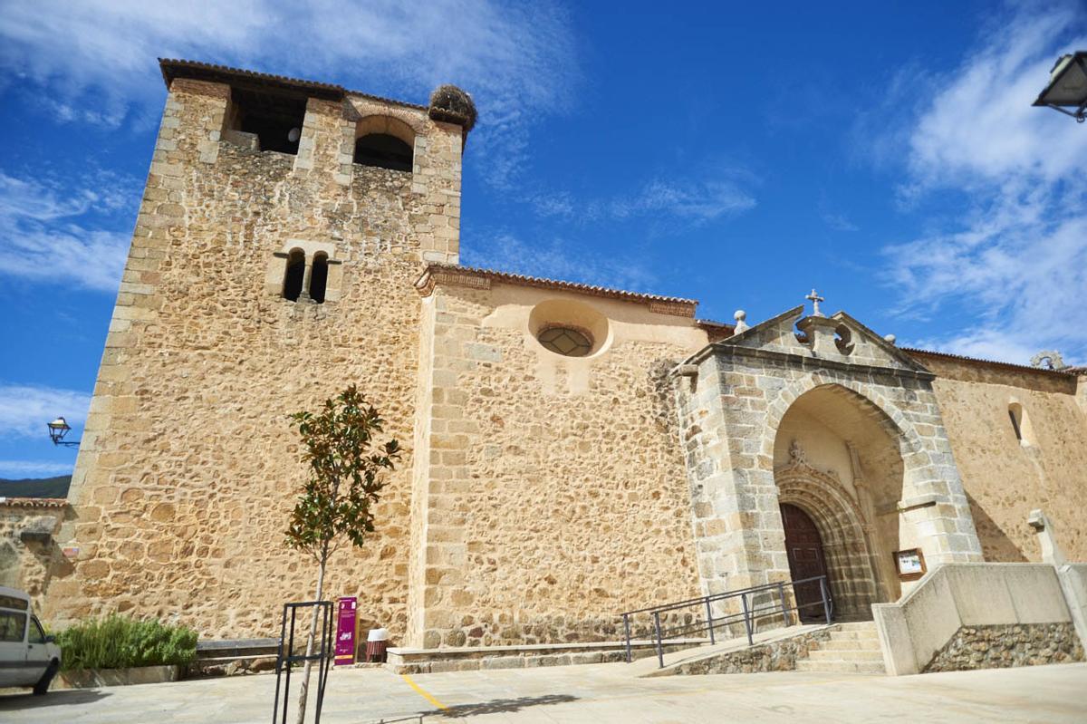 La Iglesia de Nuestra Señora de la Asunción es uno de los templos más complejos e interesantes de la comarca por conservar múltiples estilos arquitectónicos