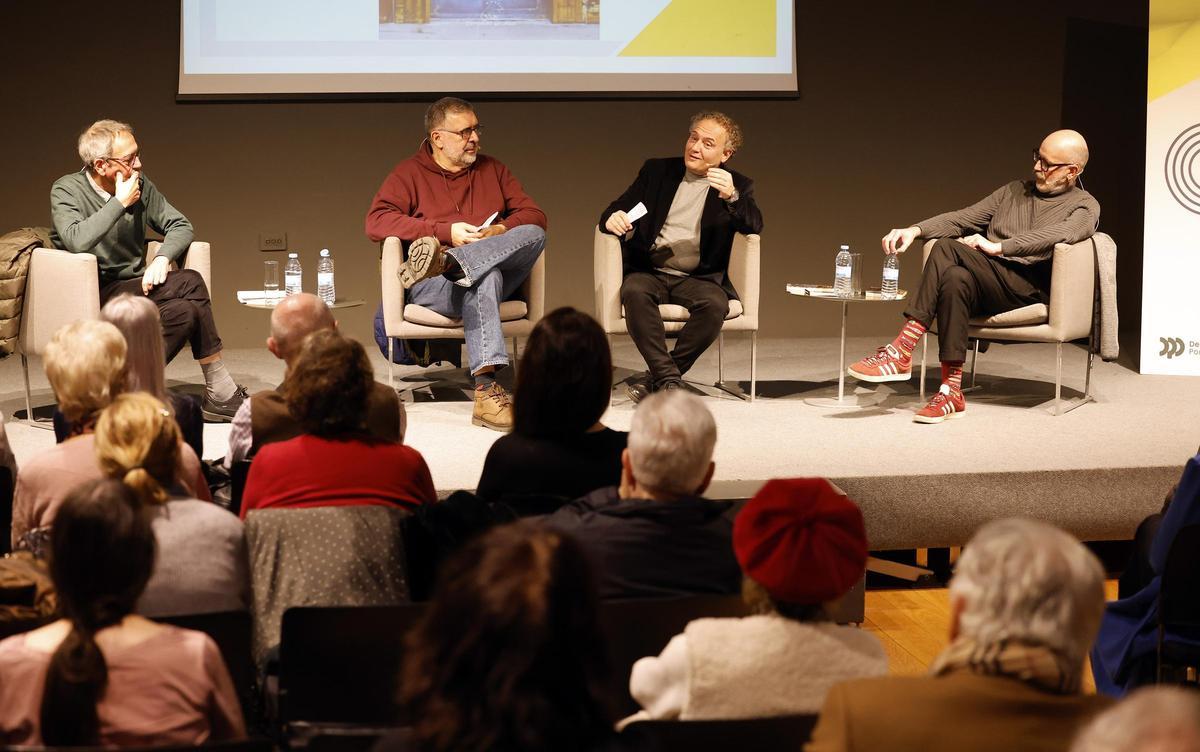 Luis Rei, Xosé Ramón Pena, Armando Requeixo e Marcos Calveiro, durante a charla-coloquio no Club Faro