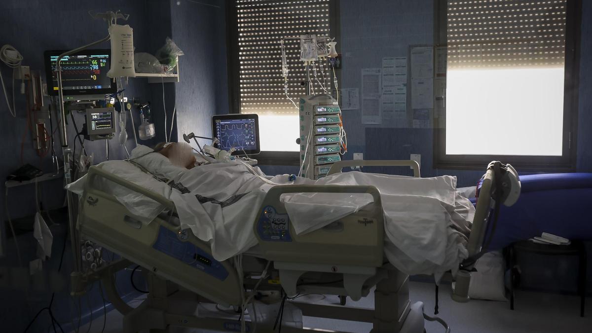 Un paciente ingresado en un hospital de la provincia de Alicante
