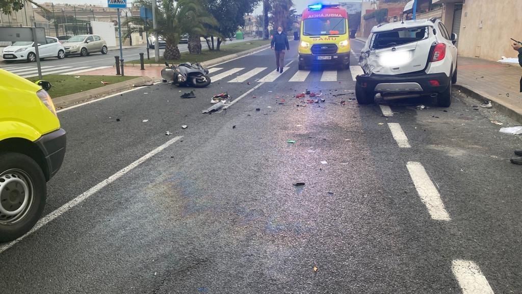 Muere uno de los dos jóvenes heridos en un accidente de moto en el Cabo de las Huertas