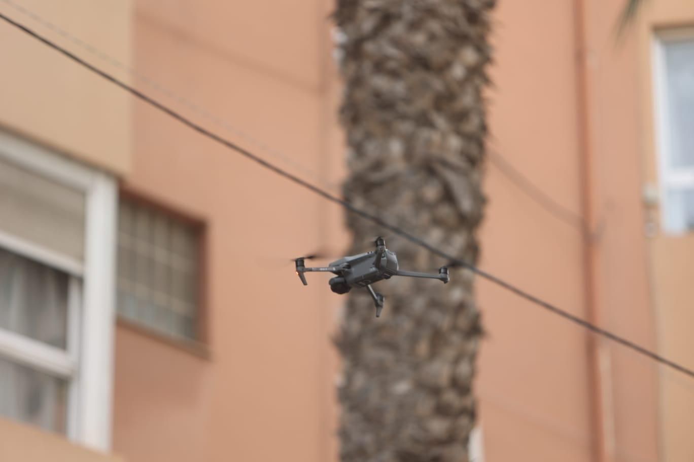 Susto en Alicante al desprenderse una cornisa en Alfonso El Sabio