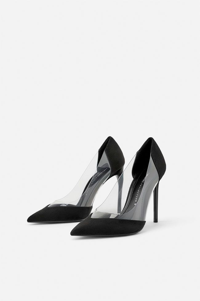 Zapato de tacón negro con vinilo, de Zara