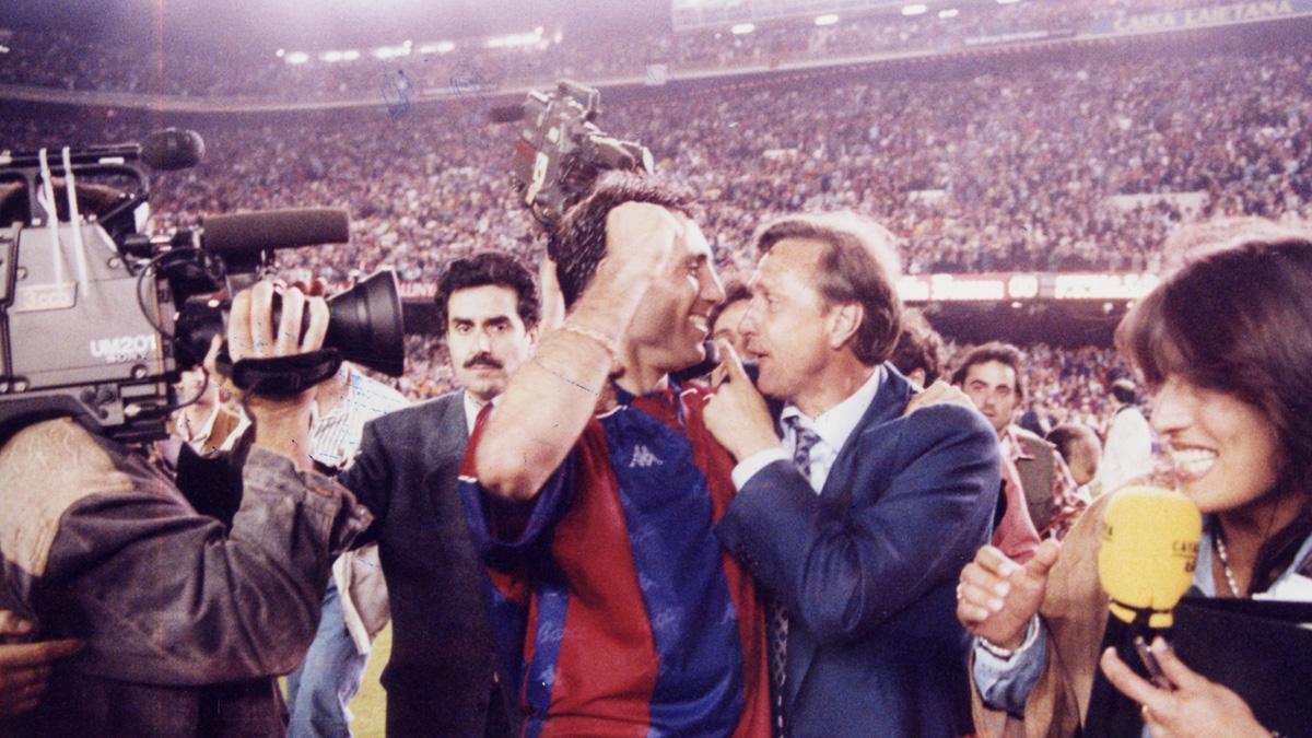 La alegría se desbordó en el Camp Nou tras la consecución de la tercera Liga de la era Cruyff