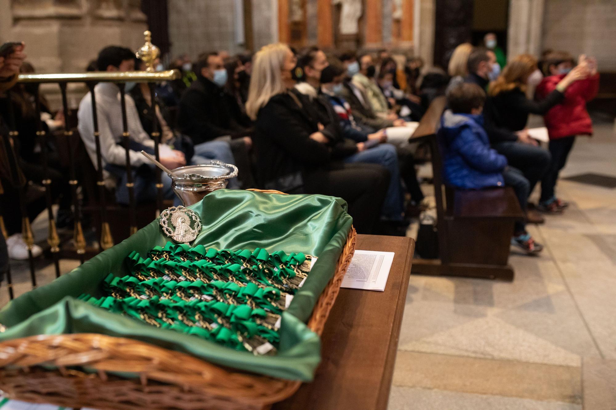 Entrada de nuevos hermanos en la Cofradía de la Virgen de la Esperanza