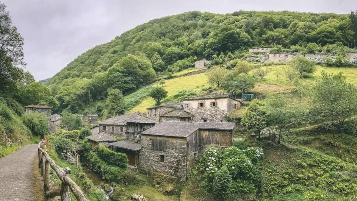 La maravilla que guardan los 500 habitantes de un pueblo abandonado que limita con el Cantábrico: fue restaurada en 1989, es Bien de Interés Cultural y solo se puede visitar con guía