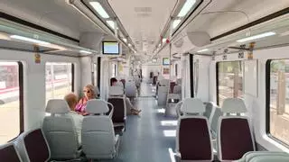 Los nuevos trenes Civia de la Serie 465 llegan a la red de Cercanías de València