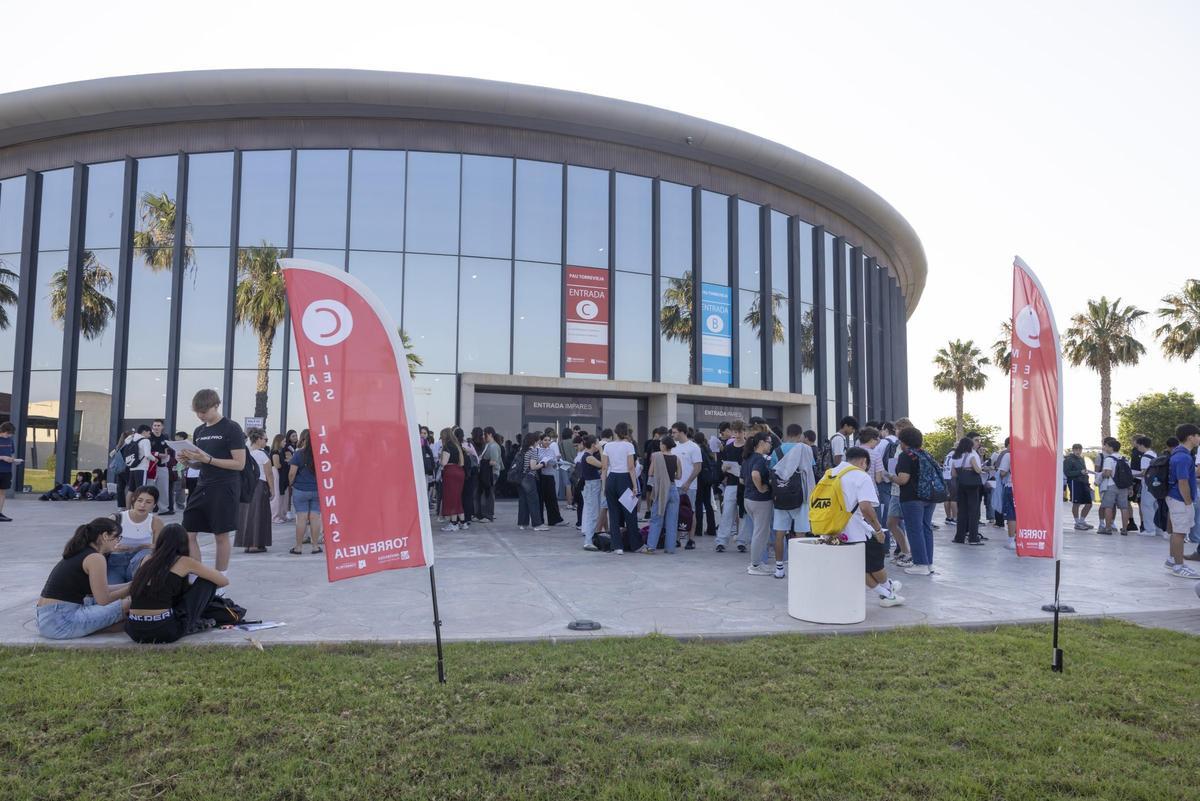 Arrancan los exámenes de la EBAU 2026 en el Auditorio de Torrevieja