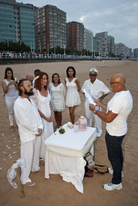 Boda ibicenca en la playa de Gijón