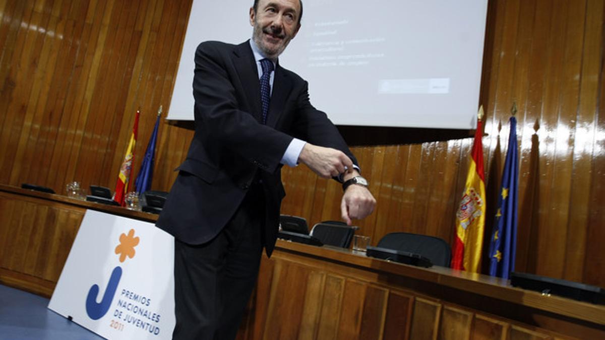 Alfredo Pérez Rubalcaba, durante la entrega de premios Injuve, el lunes, en Madrid.