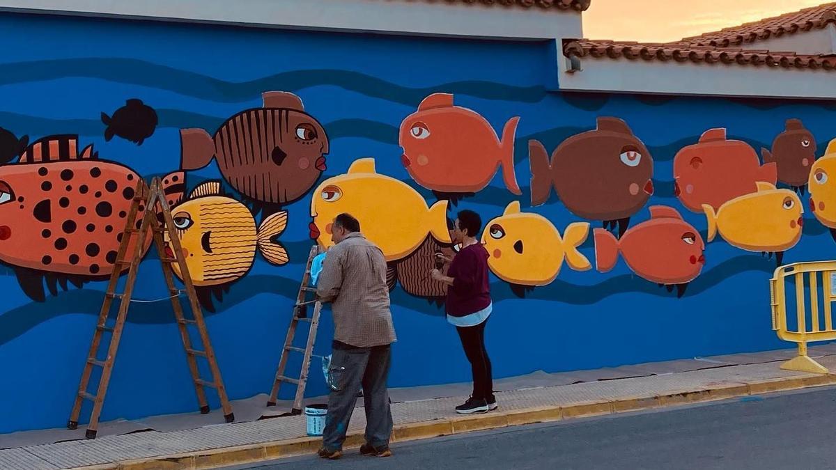 La artista castellonense María Griñó presentará este sábado su mural en la zona del puerto.