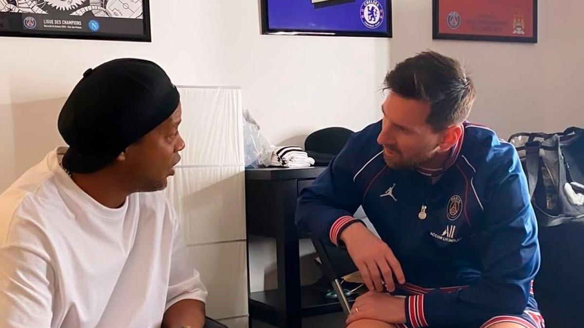Lo que no viste del encuentro entre los dos astros del fútbol, Messi y Ronaldinho... ¡El vídeo ya es viral!