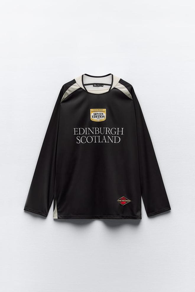 Camiseta combinada fútbol de Zara (precio: 25,95 euros)