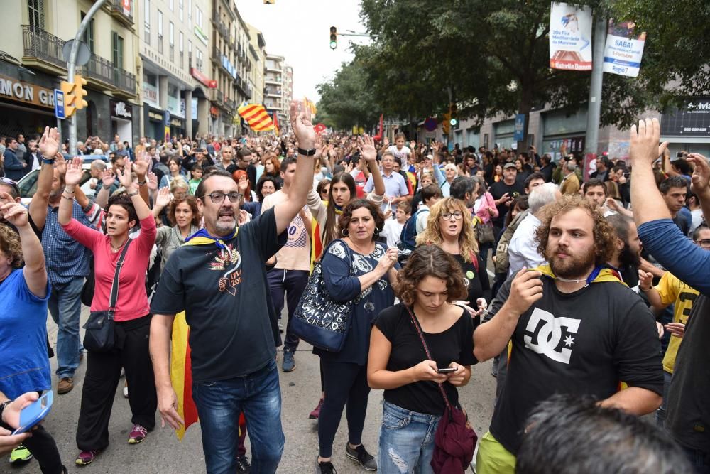 Multitudinària manifestació contra la violència a Manresa