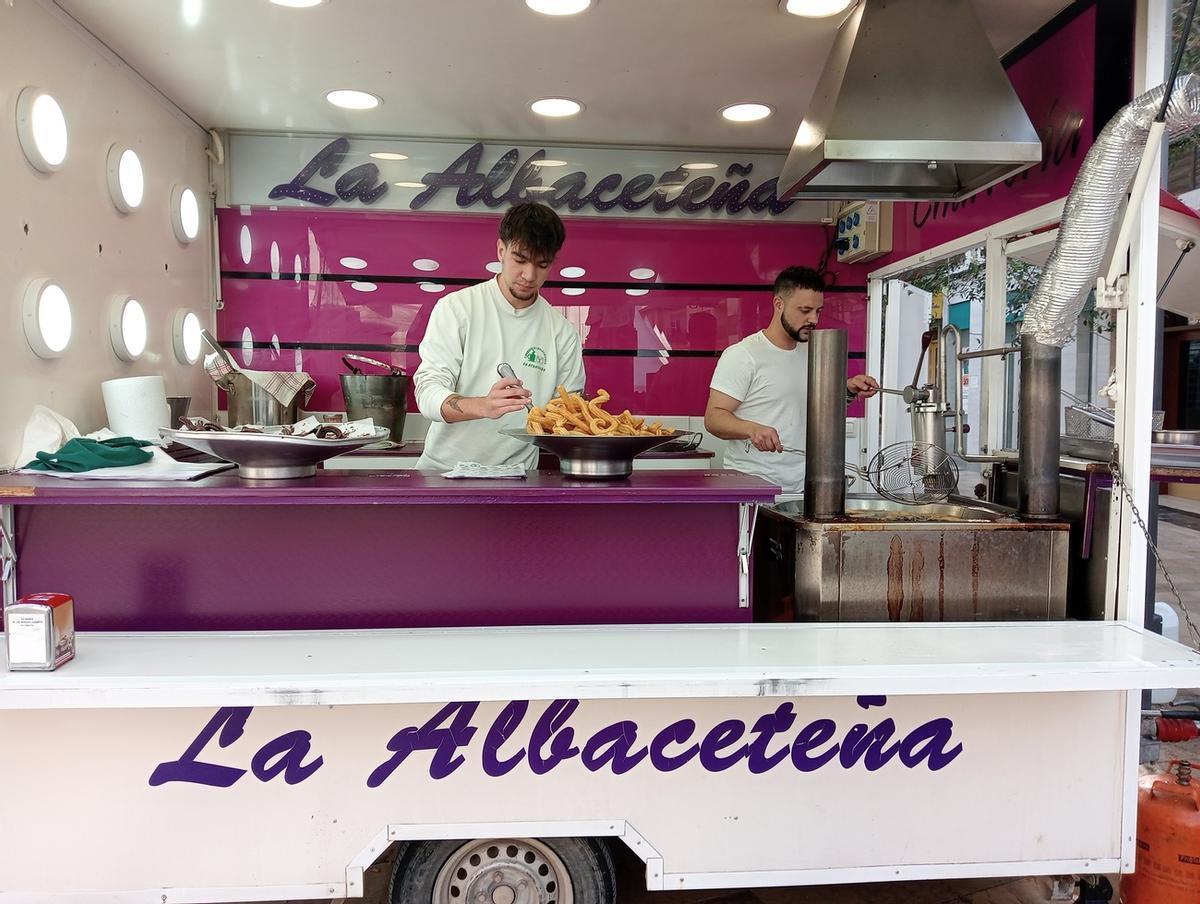 El barracón-churrería La Albaceteña en las Fallas de Gandia