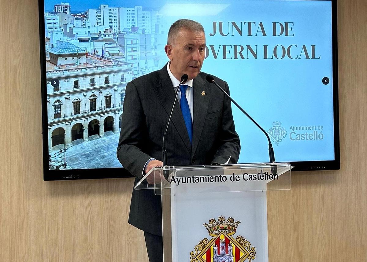 El portavoz municipal, Vicent Sales, durante la rueda de prensa