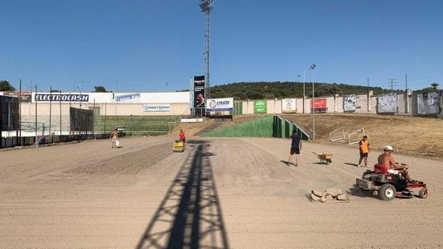 Los canteranos Santamaría y Nieto harán la pretemporada con el Cacereño