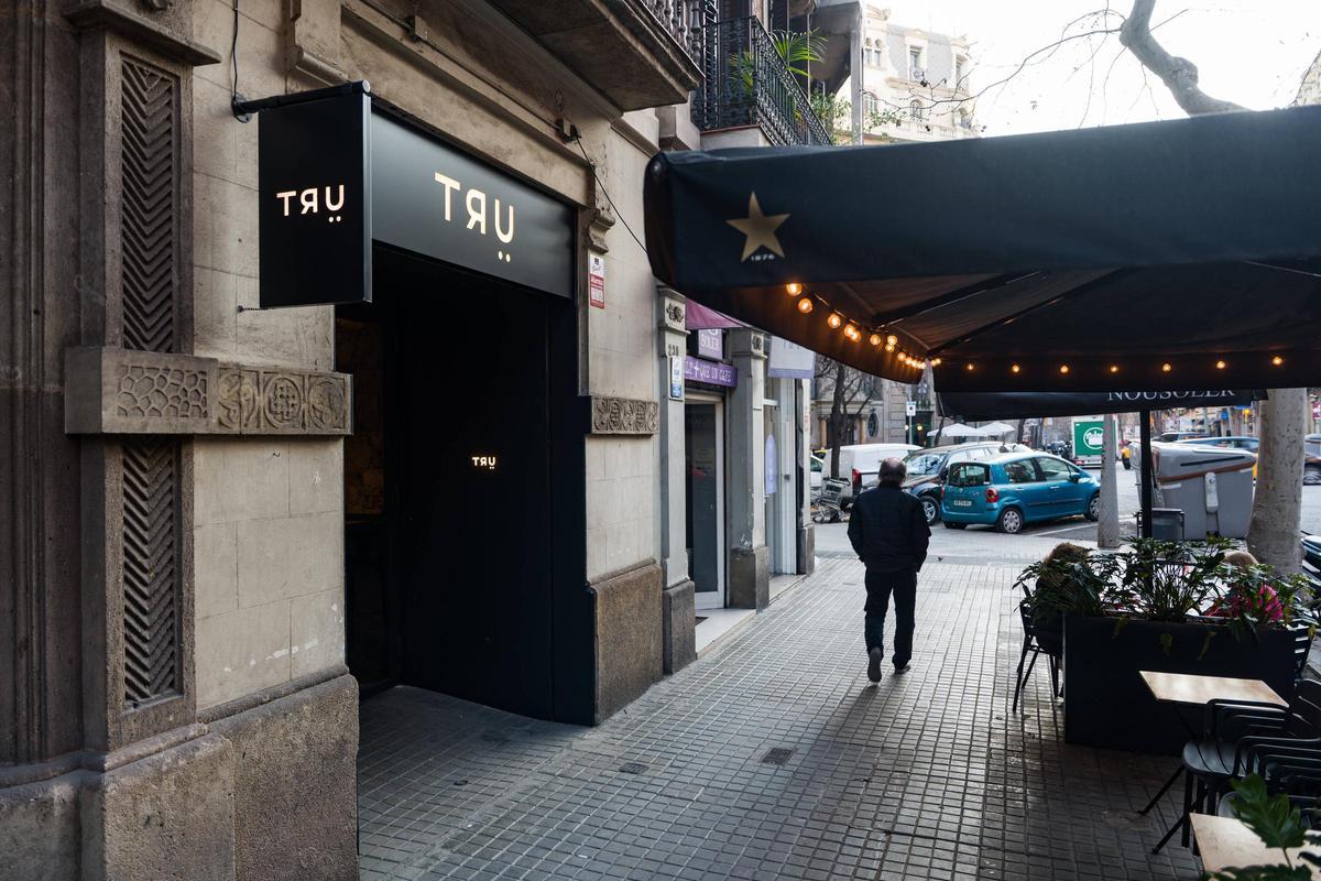 La entrada del restaurante Trü.