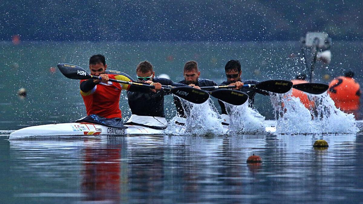 Craviotto, Cooper, Carlos Arévalo y Germade, durante el test. |  // FEDERACIÓN ESPAÑOLA DE PIRAGÜISMO